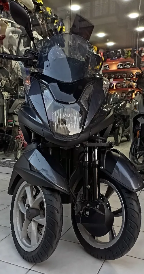 YAMAHA Tricity 2016