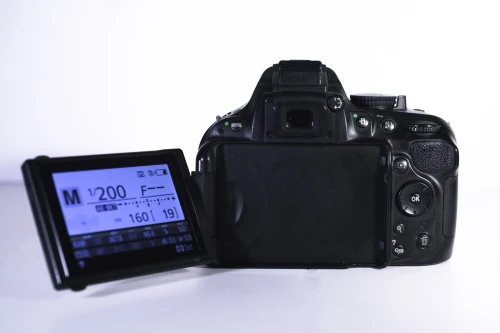 Nikon D5200 (boitier uniquement)