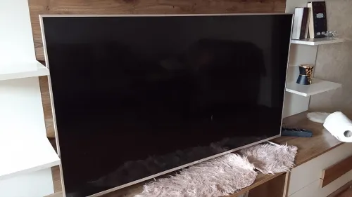 TV Iris 55 pouces Android cassée pour pièces sans télecommande