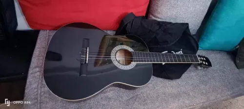 Guitare Black Sun noire 