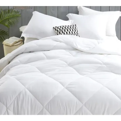 Couette blanche et 2 coussins 