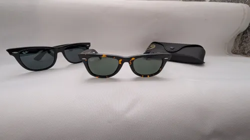 Rayban Wayfarer inclinées