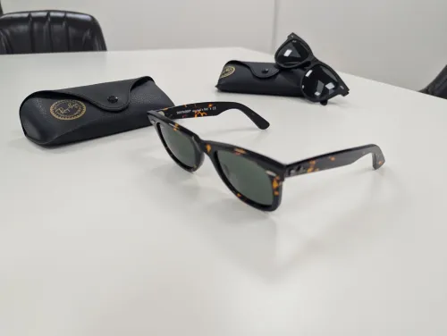 Ray ban wayfarer usa inclinée 