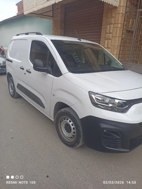 Fiat Doblo 2024 2 plas