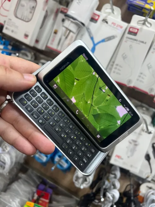 Nokia E7