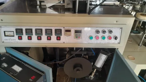 Machine pour fabrication goblet en papier