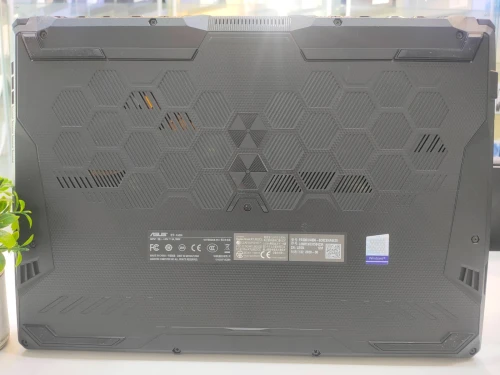 Asus TUF FA506IU Gaming A15 AMD RYZEN 7 16GB 512ssd 1660ti 15p