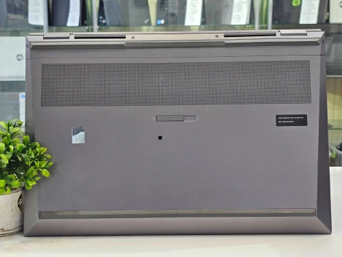 HP ZBOOK FURY 17.3 inch G8 i7 Xeon 32GB 512ssd WORKSTATION