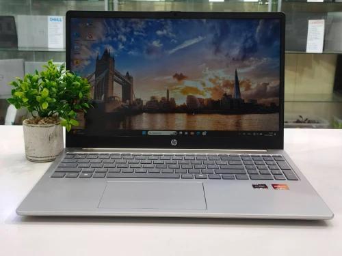 Laptop 15 AMD Ryzen 7 16GB/512 GB SSD 15.6P
