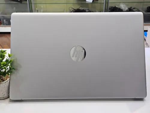HP Laptop 17 i5-12th 16GB 512ssd 17P