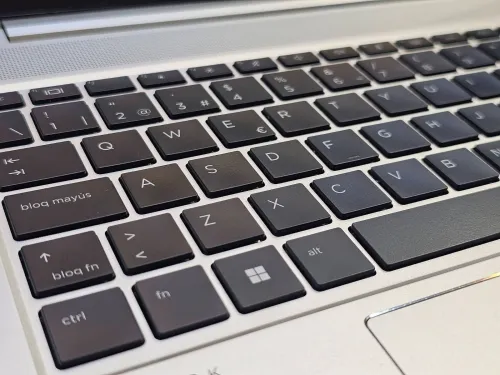 HP PROBOOK 455 G10 AMD RYZEN 7 32GB 1TB ssd 15.6