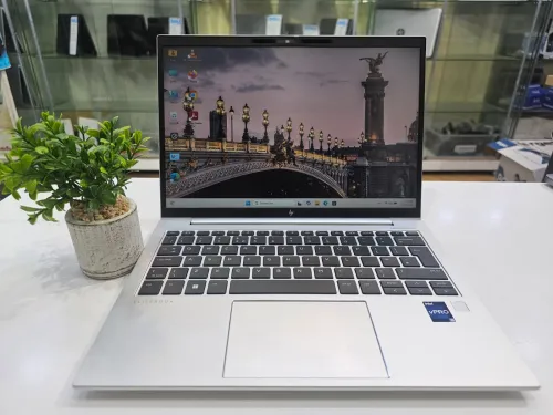 HP EliteBook 830 G10 i5-13th 16GB 256ssd 13.3P TACTILE