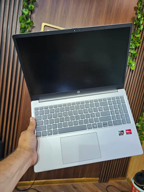 HP Laptop 15 AMD Ryzen 5 16GB/512 GB SSD 15.6P