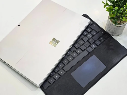 SURFACE pro 9 i7 12th 16GB 256SSD TACTILE 