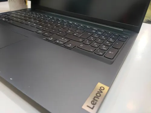 Lenovo ideapad 5 pro 15  Ryzen 7 16GB 512ssd 15.6P