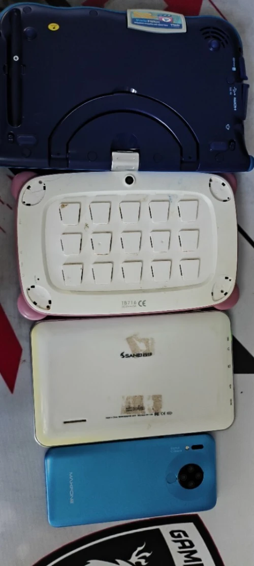 Tablettes problème de batterie et connecteur de charge téléphone problème de tactile 
