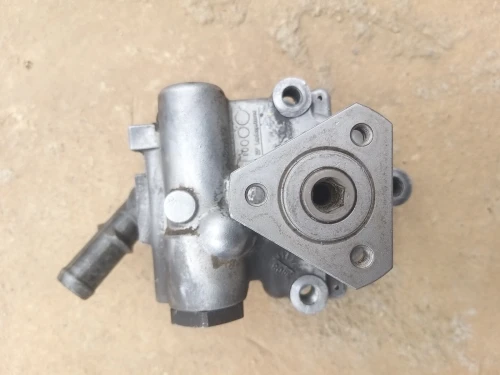 Pompe de direction assistée renault 