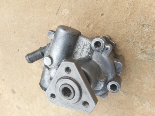 Pompe de direction assistée renault 