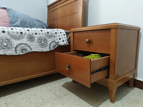Lit une place + table de nuit Bois hetre