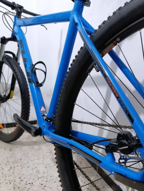 Vélo VTT Fuji Taille XL 29 pouces État Neuf frein Hydraulique 8 Vitesses