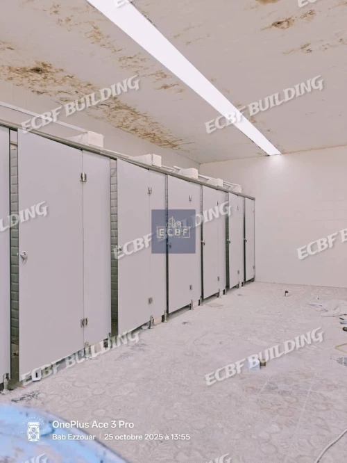 Cabine Sanitaire et Cassier Vestiaire  et banc d'assise en HPL