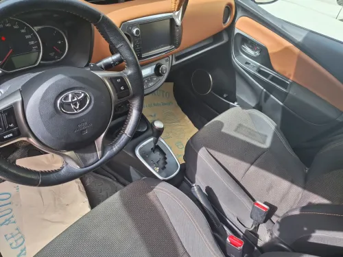 Toyota Yaris 2015 Hatchback française