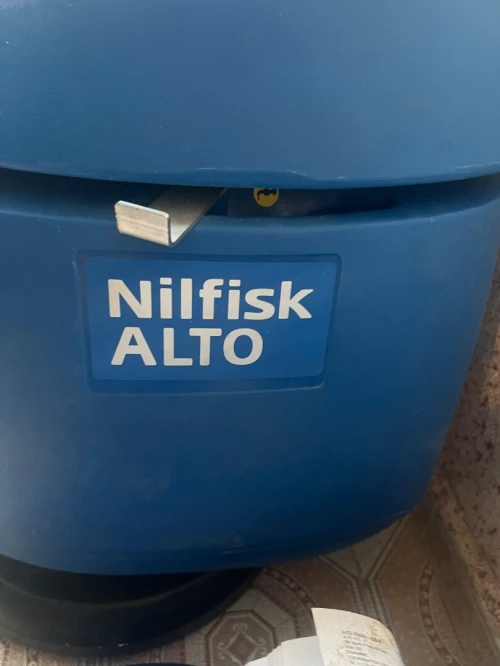 Vente un lot de materiel de nettoyage