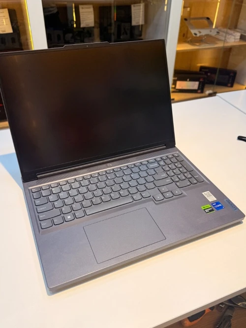 LENOVO LEGION 7000 ecran 2k I7 13720h / rtx4060/16gb / 512gb nvme