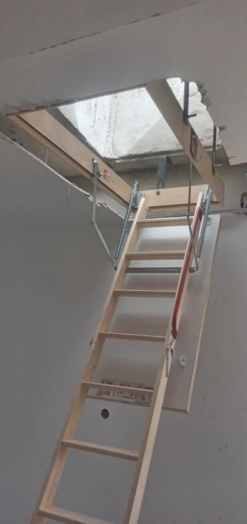 Echelle escamotable retractable 