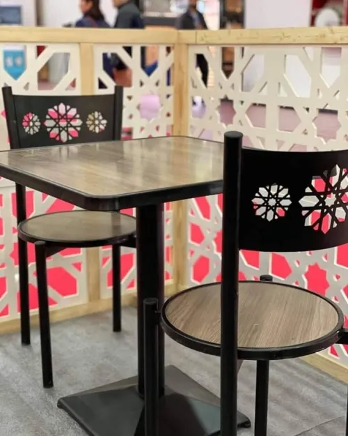 Chaises et tables