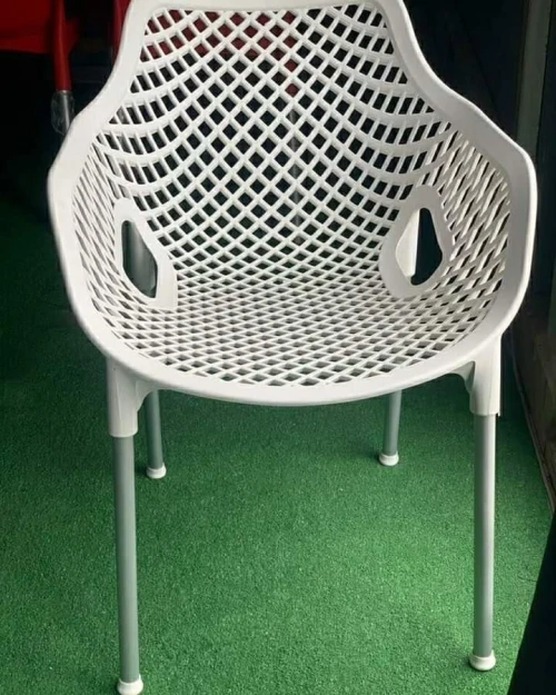 Chaises et tables
