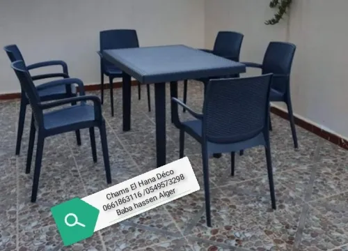 Chaises et tables
