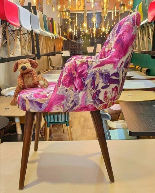 Chaises et tables