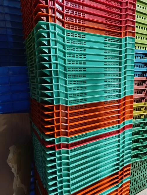Caisse de rangement et palette