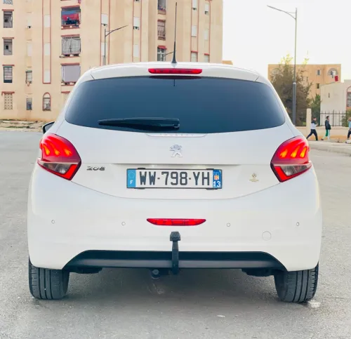 Peugeot 208 2015 Allure Facelift