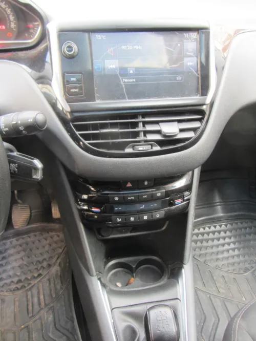 Peugeot 208 2015 Allure Facelift
