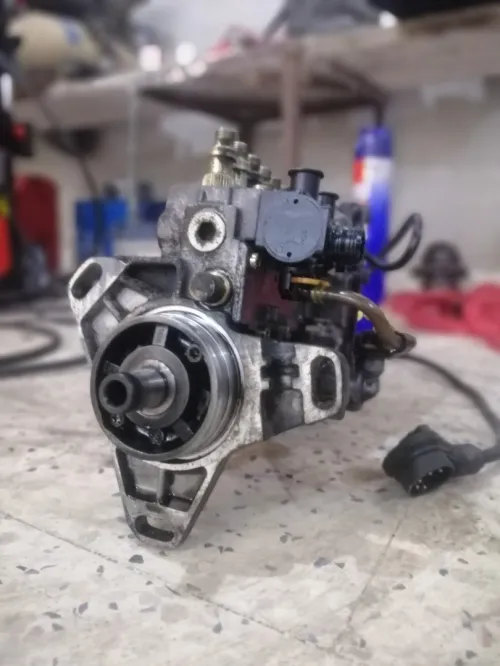 Pompe injection mercedes 6 cylindres carré 