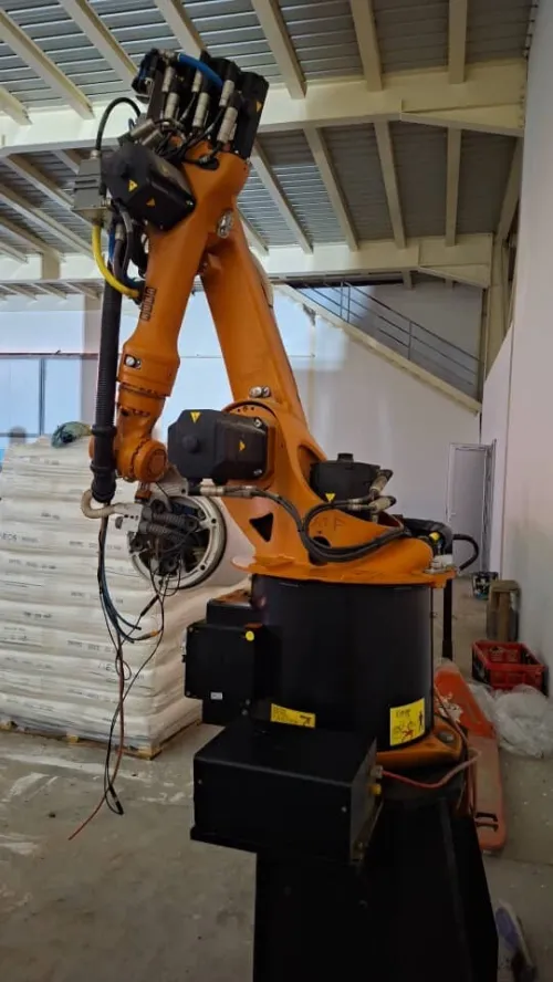 Jamais  servie Robot KUKA a vendre 5