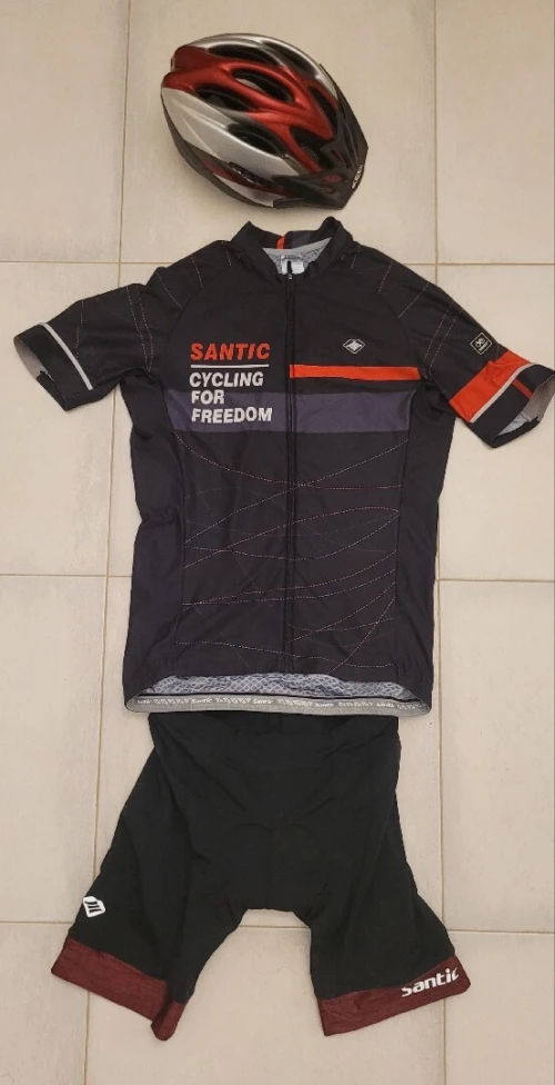 Cycliste + maillot + casque vtt
