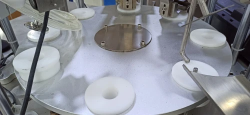 Remplisseuse et plieuse de tube en aluminium