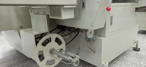 Cellophaneuse avec tunnel thermique