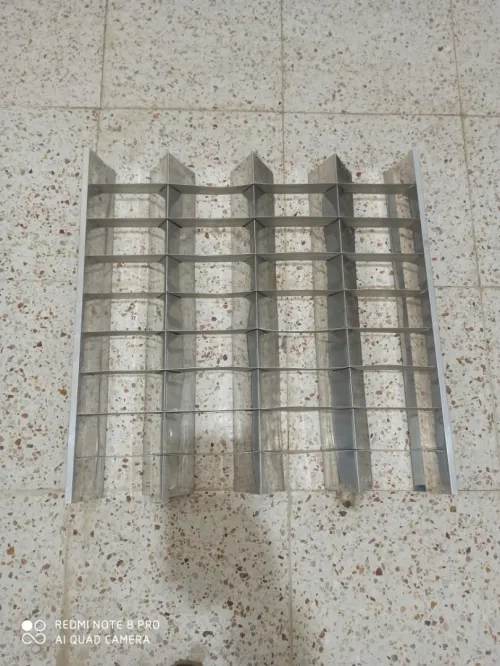 Grille en aluminium pour plafonnier