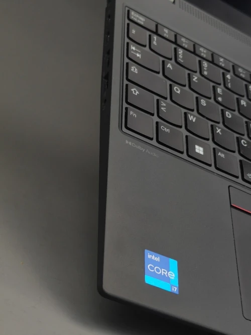LENEVO THINKPAD P16S GEN 2 I7 1360P RTX A500  16GB LPDDRX5 512G SSD de écran 16 WUXGA