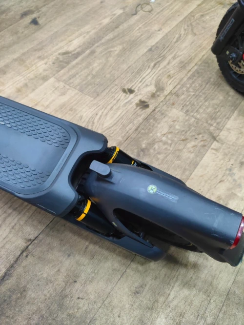 SEGWAY NINEBOT MAX G2 900W MOTOR DOUBLE SUSPENSION