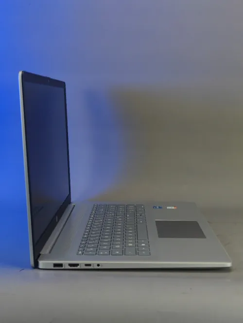 HP LAPTOP 17 i7 1255U iris XE RAM 16gb SSD 512gb écran 17"