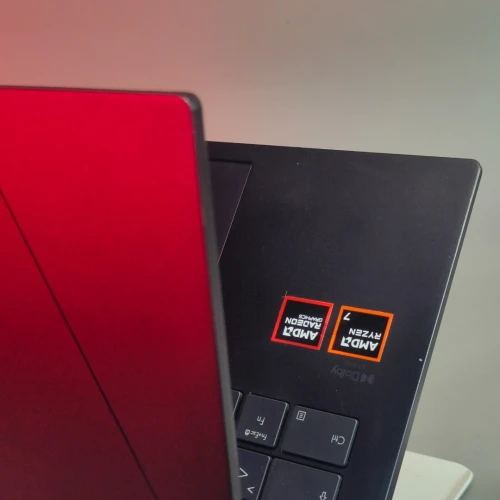 ASUS ZENBOOK 14 OLED (UM3406HA) RYZEN 7 8840HS 16HB RAM DDR5 512GB SSD ÉCRAN 14" OLED