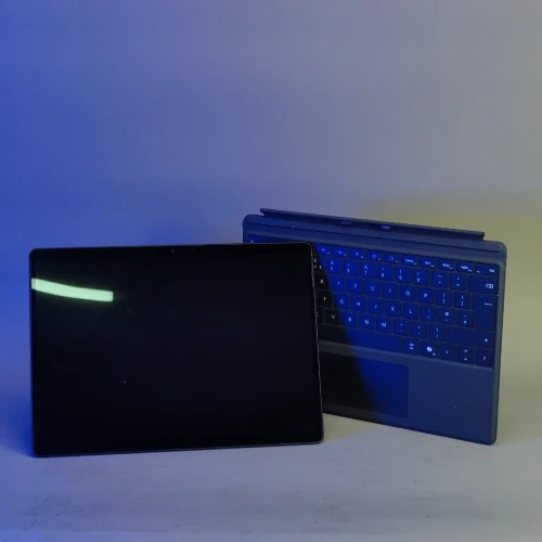 Microsoft surface pro 10 ultra 7 165u 16gb LPDDRX5 256gb SSD écran 13" oled pixelsense tactile