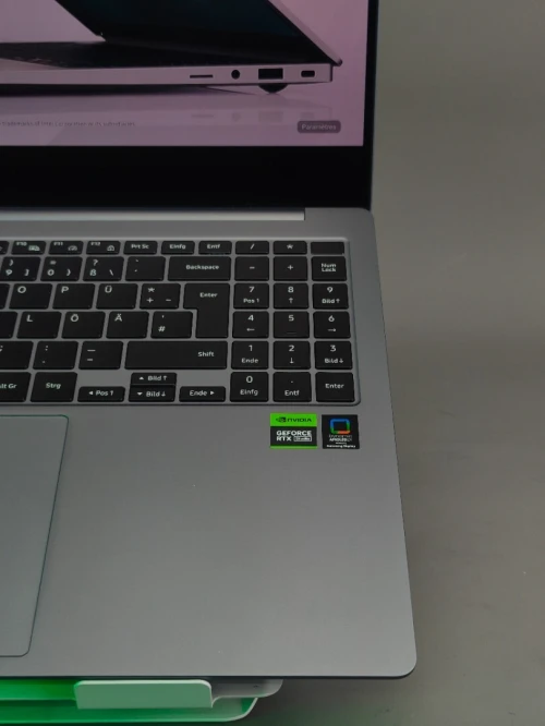 Samsung Galaxy book 4 ultra model NP960XGL  /  ultra 9 185h rtx 4070 32gb lpddrx5 1tb SSD écran 16"  dynamique amoled tactile 3k WQXGA+