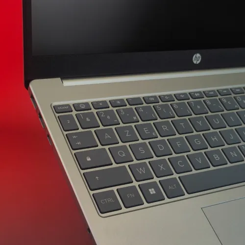 HP LAPTOP 15 Ryzen 3 7320u 8gb lpddr5 512gb SSD écran 15,6" neuf sous emballage