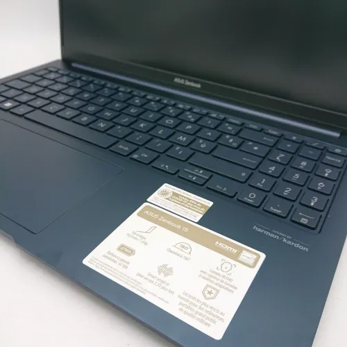 Asus zenbook 15 ( UM3504D ) Ryzen 7 7735U 32 GB DDR5 01 To SSD 15 pouces FHD  AMD Radeon Graphics